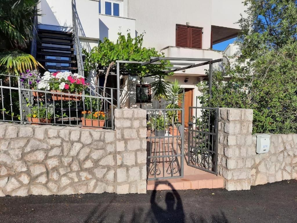 Apartments Jessica Крк Екстер'єр фото